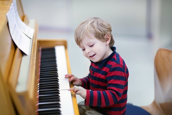 ضرورت و نیاز آموزش موسیقی به کودک پیش از دبستان