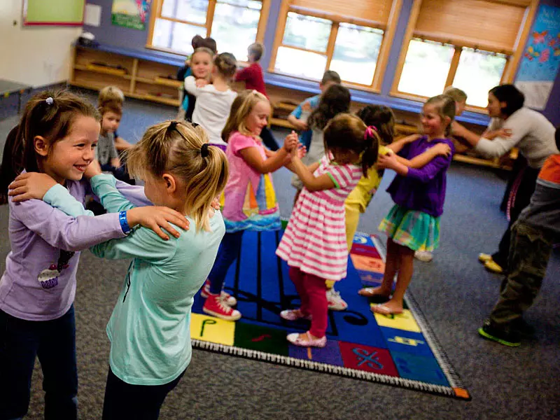 آیا رقص و حرکت بدن در موسیقی برای کودکان باعث بهبود تمرکز و توجه شناختی آنها می‌شود؟